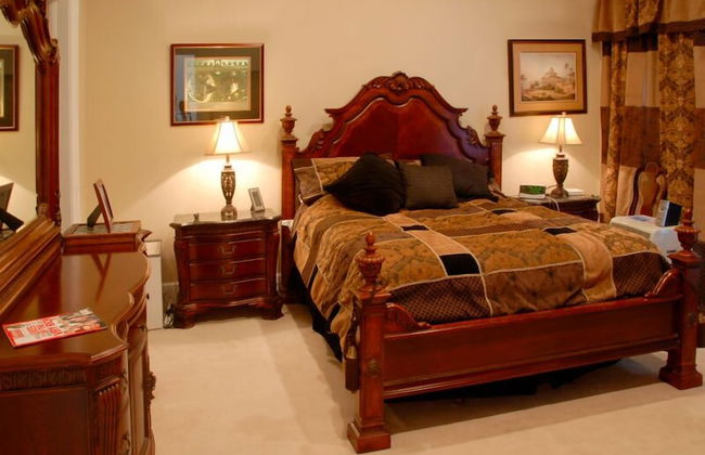 The Stradella Court Mansion - Photo 2