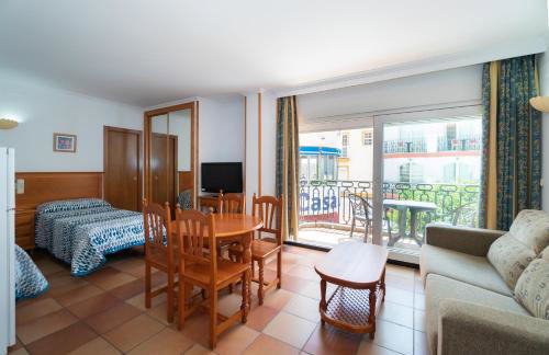 Apartamentos Leonor Carihuela - Photo 19