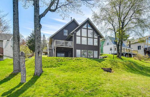 Lakefront New Hampshire Hideaway with Deck and Views - Foto 33