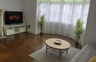 Coastal Comfort in Leigh Ideal for Work & Leisure - Foto 1