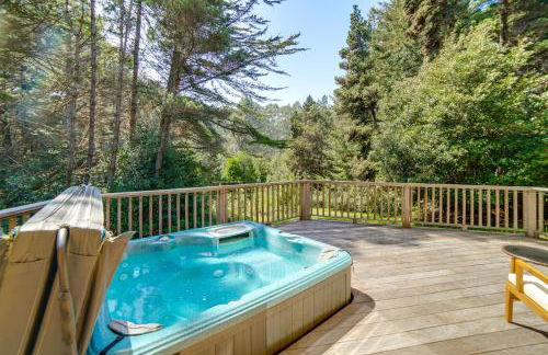 Hot Tub, 1 Mi to Beach 12-Acre Fort Bragg Cabin! - Foto 1