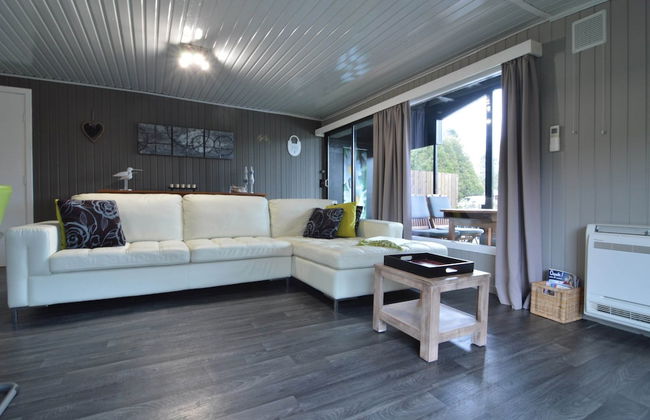 Modern Waterfront Chalet - Photo 11