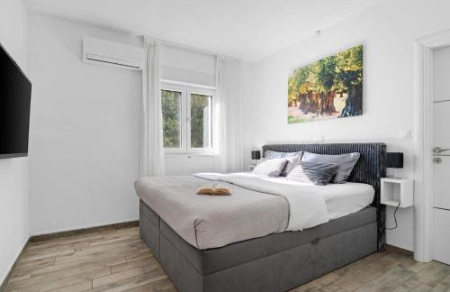 Seaview Villa Stanka with Pool and attached Jacuzzi - Photo 20