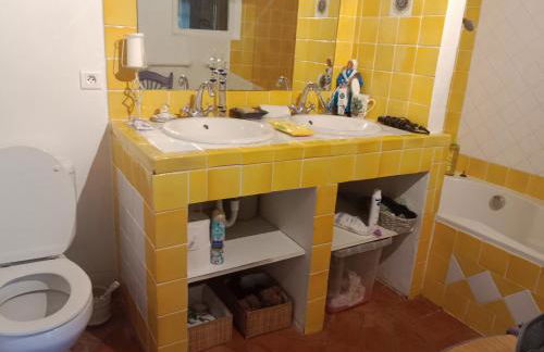 Bastide Magnolia - Gite et chambres d 'hôtes Les dépendances, Roussillon - Foto 2