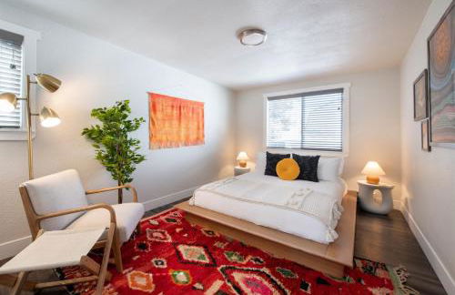 Mid-Century Modern Home - Hot Tub and Game Room - Foto 3