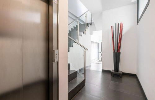 Atico moderno en Nervion con terraza - Foto 5