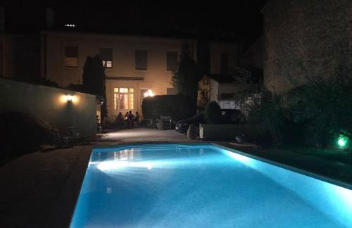 Bourgeois House - 16 personnes, Piscine, 6 chambres, 8 lits, 4 SDB, Centre-ville, CLIM - Foto 21