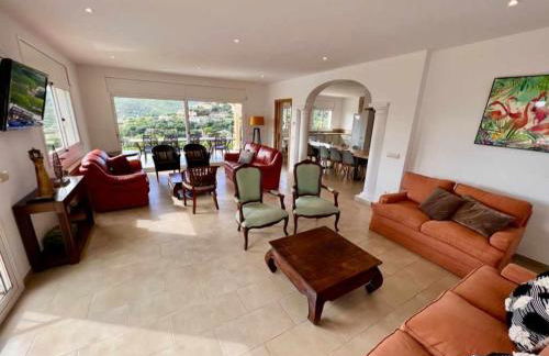 Casa Mas Ambros con piscina desbordante - Foto 25