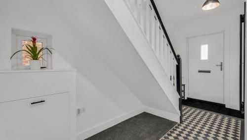 Stanley Park House Peterborough - 3 bed, 3 bathroom, parking, garden - Foto 4