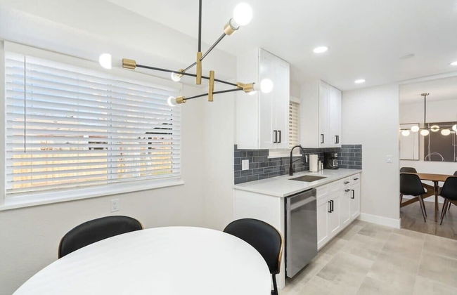 @ Marbella - Modern 4-br Retreat Chef's Kitchen - Photo 21