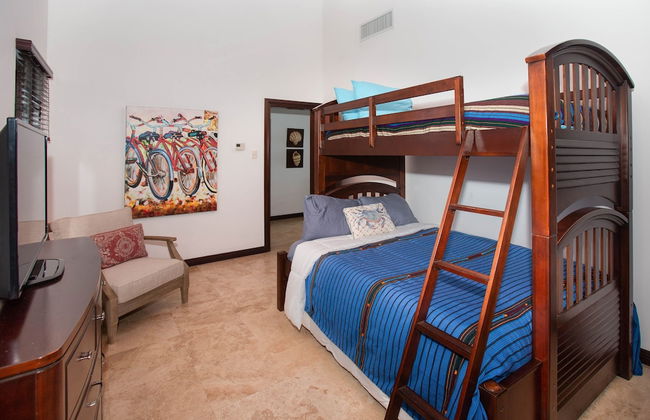 Pristine Bay Villa 1304 with large pool - 3 bedroom 3 Condo by RedAwning - Foto 6