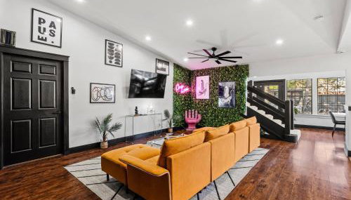 Stunning Carrollton Castle with 4 Bedrooms + Pool + Media Room - Foto 5