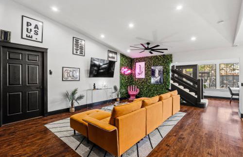 Stunning Carrollton Castle with 4 Bedrooms + Pool + Media Room - Foto 5