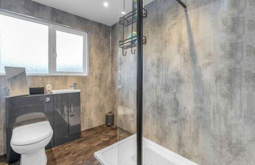 West Lothian 5 Beds + car space - Photo 28