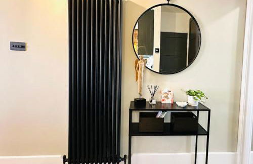 Urban Chic- Stylish Flat in the Heart of St Albans - Photo 12