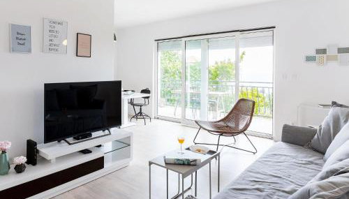 Apartment Black & White ST - Comfort Two Bedroom Apartment with Balcony - Photo 3