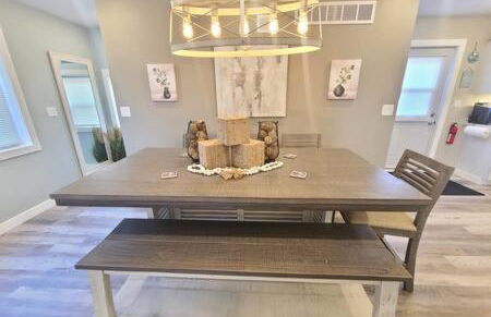 Stunning Lake Home w arcade and huge deck - Foto 44