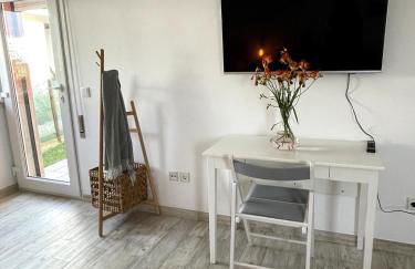 Spacious Studio in Sunny Villa Minutes to Beach - Foto 5