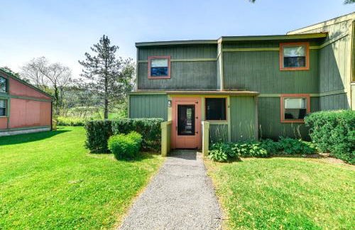 Skiers Paradise Townhome with Deck in Cortland! - Foto 3