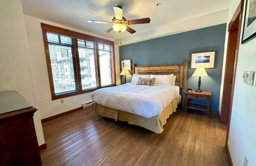 Quiet, Updated, Corner Condo in the Village! Parking, Pool & Spa - Foto 9