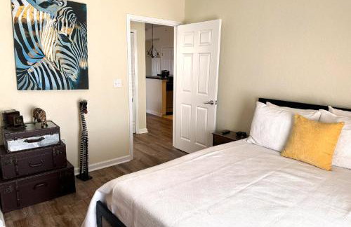 Lion King-themed condo near Disney, Sea World, Universal and OCCC with pool, spa, restaurants, shuttle, private balcony, and the BEST view of fireworks shows - Foto 49