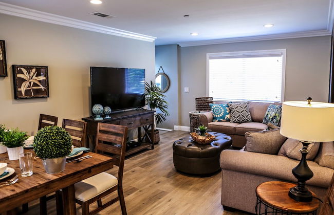 Adorable 3 Bedroom 2 Bath Home - Photo 1