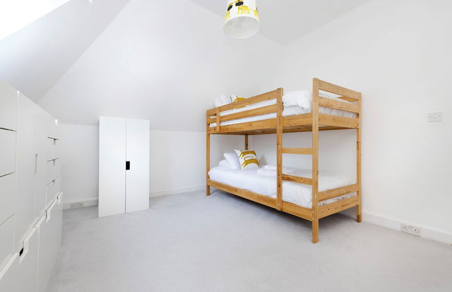 Delightful 3-bed Flat with Parking - Foto 18