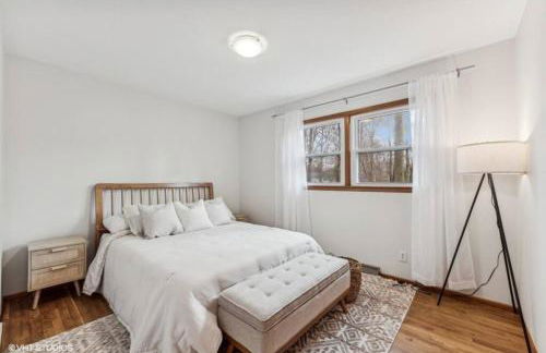 Blocks to Town, Game Room, Firepit, Huge Backyard - Photo 5