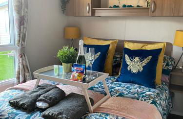 Deluxe 3 bedroom caravan in Haven's Seton Sands Holiday Village,Wifi - Foto 3