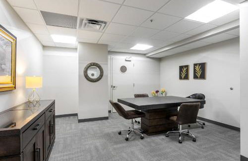 Modern Condos in California Building by Hosteeva - Foto 16