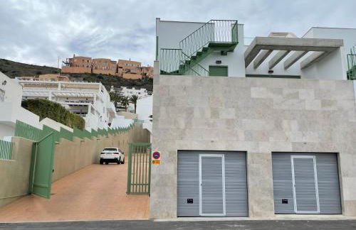 Precioso apartamento frente a la playa con piscina - Foto 50