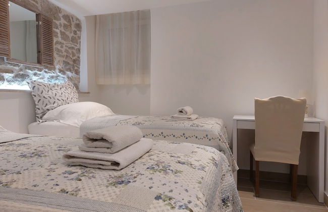 Homey 1-BR Apt - Photo 12