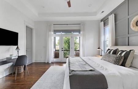 The Maple House - Huge Backyard & Mins to Broadway - Foto 33