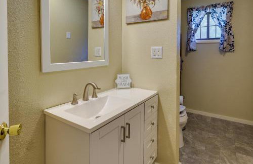 9 Mi to Grove: Home w/ Fire Pit in Southwest City - Foto 21