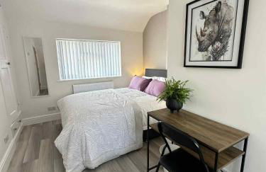 Brain Properties Limited - Contractor and Leisure Stay 4 Bedroom all ensuite house with Parking - Photo 25