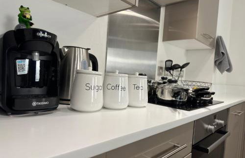 Cozy City Centre Apartment with Free Gym and Free Coffee - Photo 31