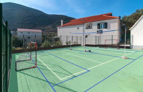 10 Bedroom Beautiful Home In Kucice - Foto 7