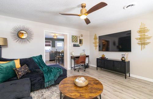 Family friendly & 5-mins to downtown Graham - Foto 9