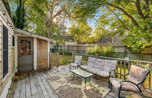 Babes Bungalow by Leavetown Vacations - Photo 12