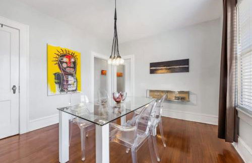 Retro 1BR in Elizabeth with Porch & Eclectic Design - Foto 14