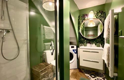 L'Expédition - By BEST KEYS - Expérience Unique - Déco Immersive - Lit Queen Size & Canapé Convertible - Centre Ville - Smart TV - Machine à Café Nespresso - Netflix & WiFi ILLIMITÉ - Check-in Autonome - Parking Gratuit - Foto 15