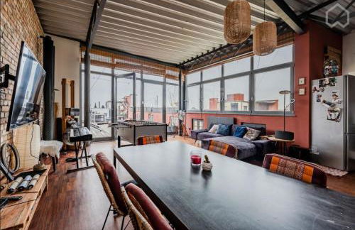 Designer Loft with Big Rooftop and Office - Foto 8
