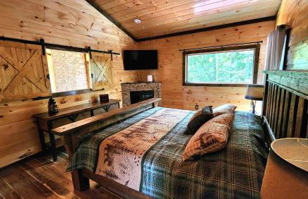 Luxe Cabin with Game Room, Hot Tub & Firepit - Foto 21