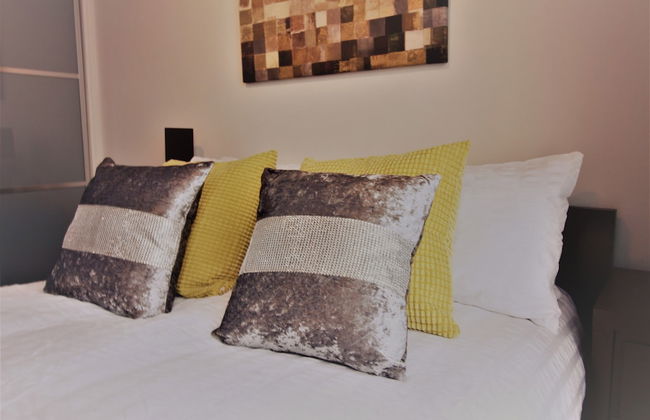 Solace Apartment Milton Keynes - Photo 3