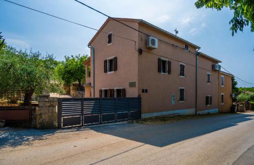 LUXURY VILLA ON SPACIOUS PRIVATE PROPERTY - Photo 73