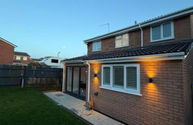 Luxury House, Great Location in Redditch - Contractors - Families - Groups - Relocators - Sleeps 9 - Foto 27
