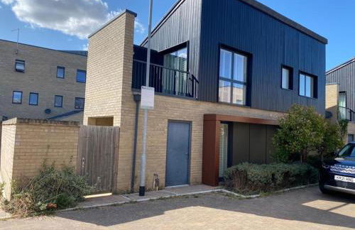 Homely & Warm Trumpington House w Parking, 5 mins drive to Bio Medical Campus, Addenbrooke's & Papworth hospitals - Foto 17