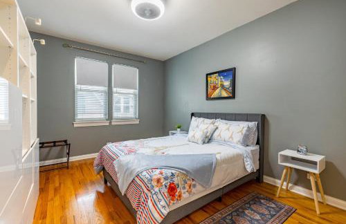 Windy City Getaway - 3BR 2BA Chicago Townhouse home - Photo 4