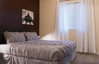 Gated townhouse with 2 suites, heated pool, hot tub - Photo 12