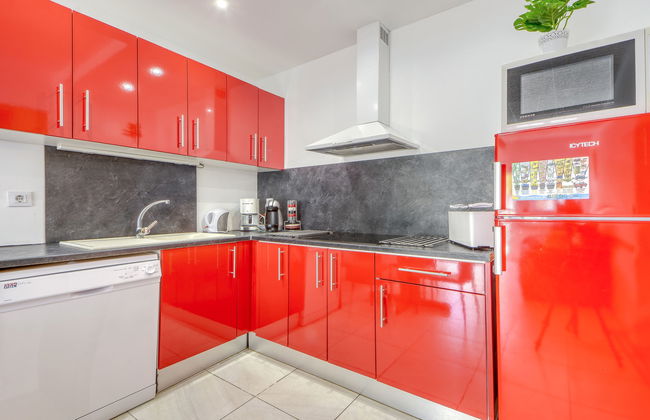 4 bedroom House in Castelló d'Empúries with private pool and garden - Photo 9